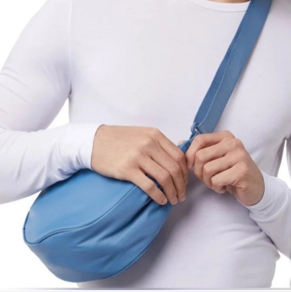 NWT 32 Degrees Cool Crossbody Bag Unisex Blue - Picture 5 of 7